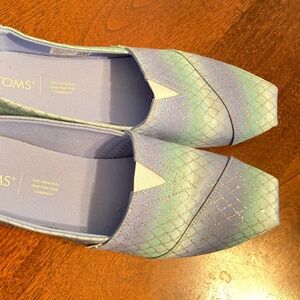 Toms women’s size 9